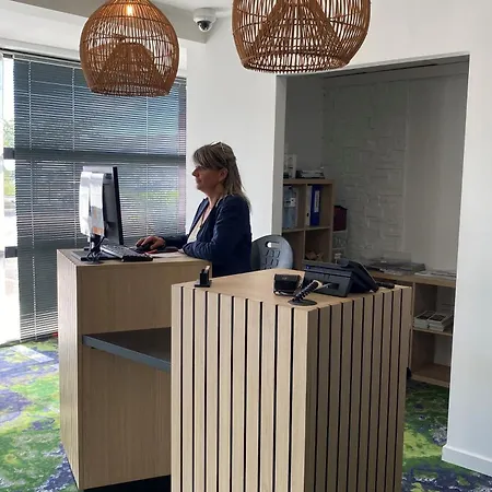 Pont Rouge , Hotel Carcasona