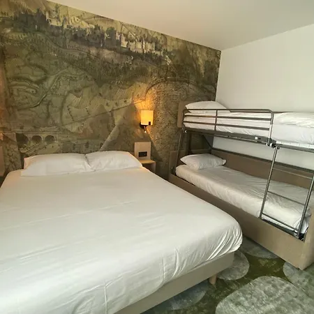 Pont Rouge , Hotel Carcassonne