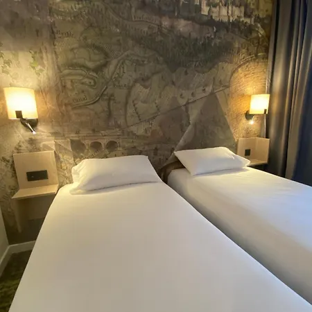 Hotel Pont Rouge , 3*