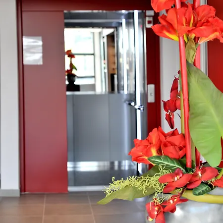 Hotel Pont Rouge , 3*