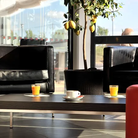 Pont Rouge , Hotell 3*