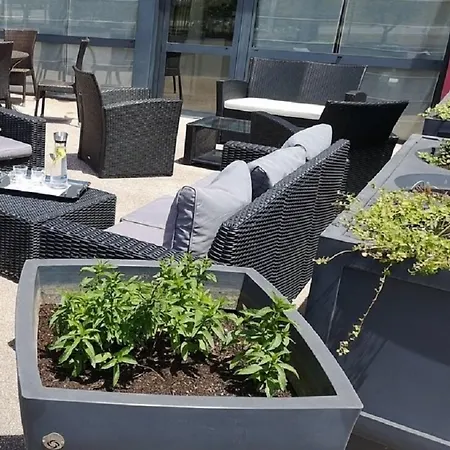 Pont Rouge , Hotel Carcassonne