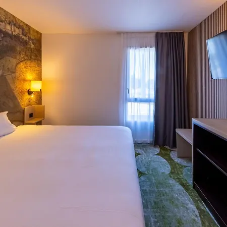 Pont Rouge , Hotel 3*