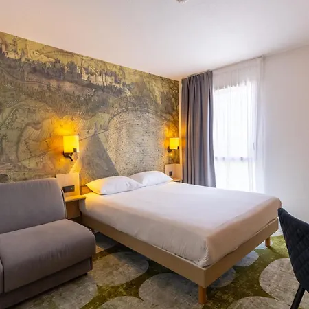 Hotel Pont Rouge ,