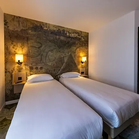 Pont Rouge , Hotel