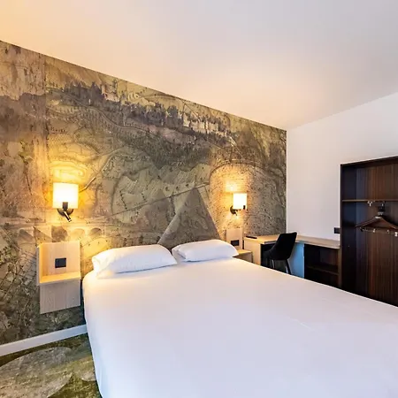 Pont Rouge , Hotell