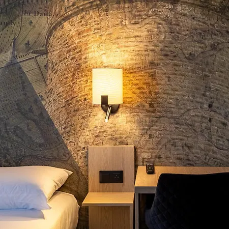 Pont Rouge , Hotel 3*