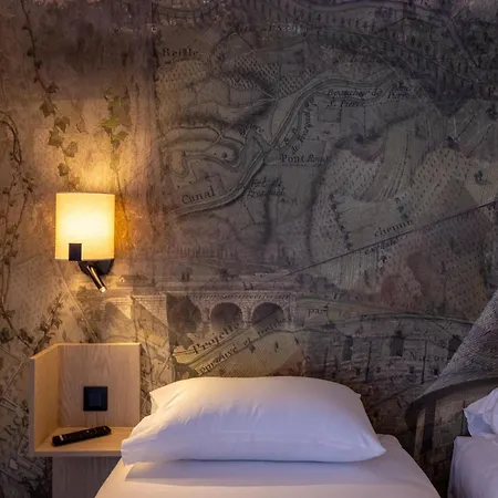 Hotel Pont Rouge , 3*