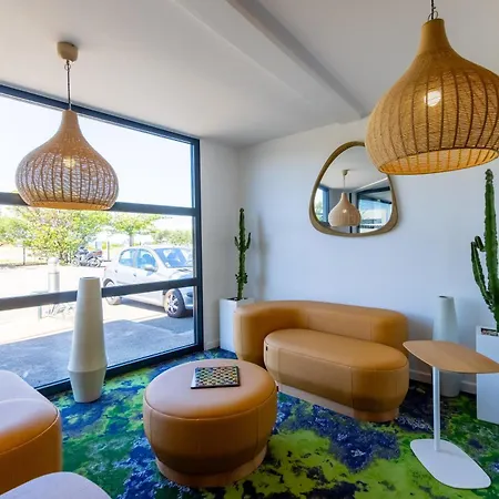 Pont Rouge , Otel Carcassonne