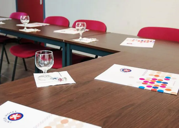 The Originals City, Pont Rouge