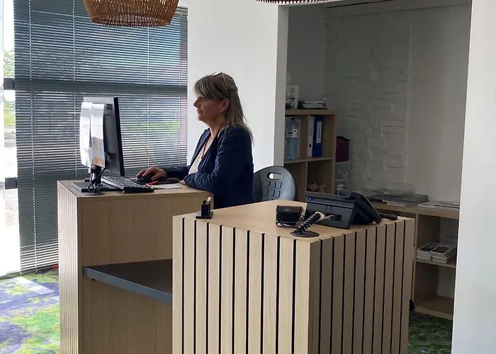 Pont Rouge , Hotel Carcassonne