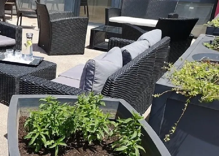 Pont Rouge , Hotel Carcassonne