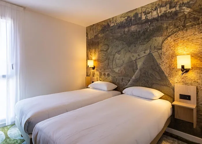 Hotel Pont Rouge , 3*