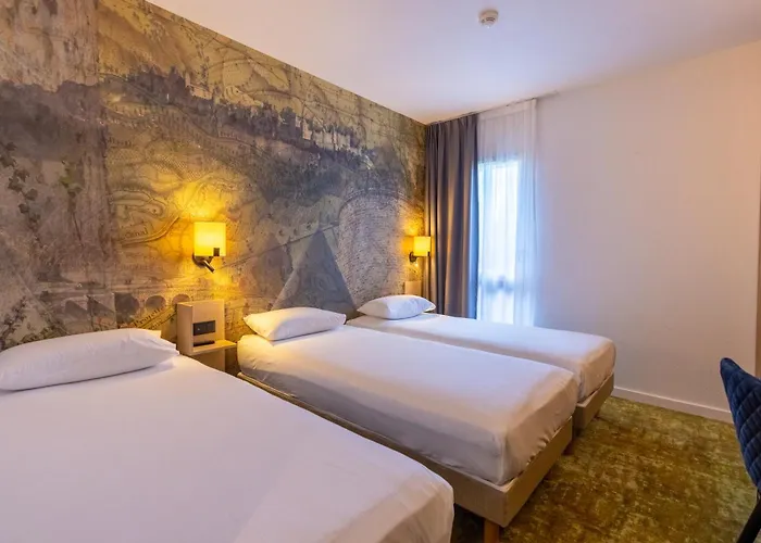 The Originals City, Pont Rouge