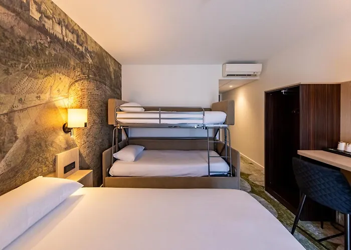 Hotel The Originals City, Pont Rouge