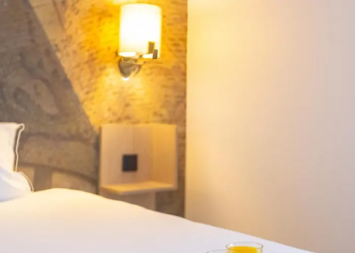 Pont Rouge , Hotel 3*