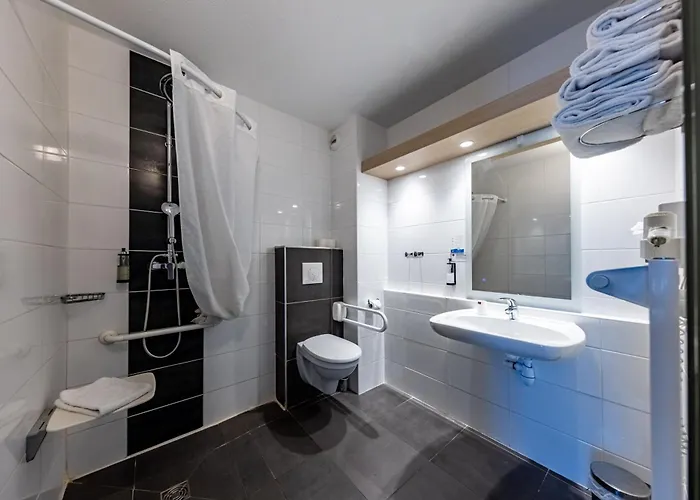 Pont Rouge , Hotel Carcassonne