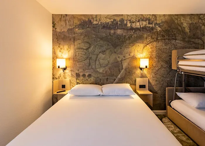 The Originals City, Pont Rouge