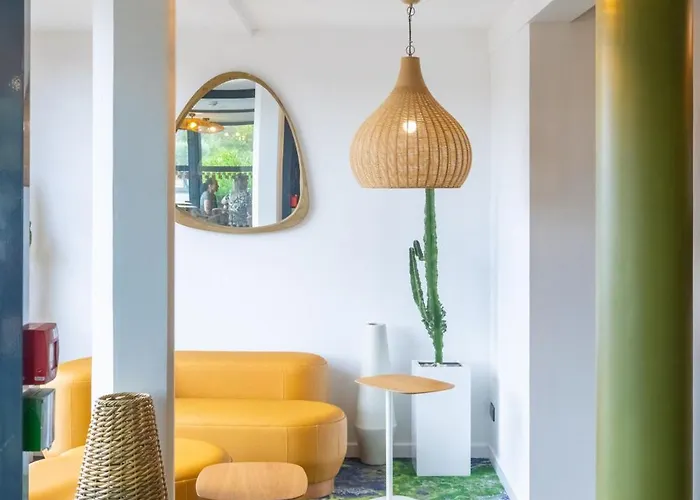 Hotel The Originals City, Pont Rouge