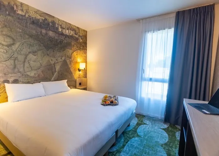 Hotel Pont Rouge , 3*