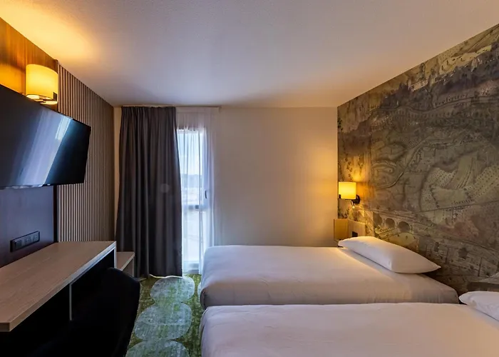 Hotel The Originals City, Pont Rouge