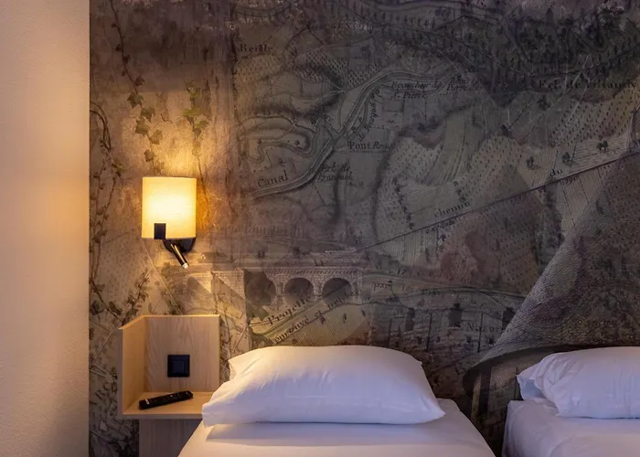 Hotel Pont Rouge , 3*