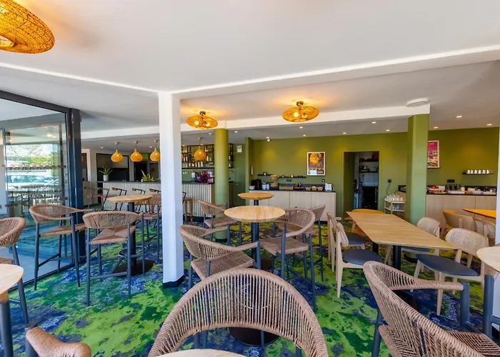 Hotel The Originals City, Pont Rouge