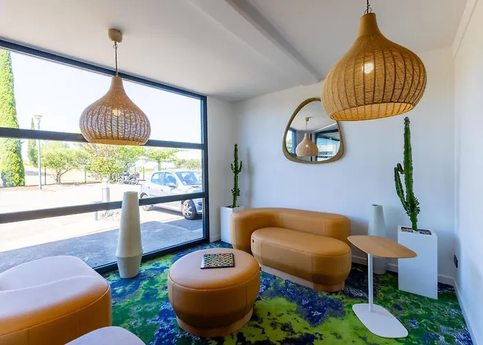 Pont Rouge , Hotel Carcassonne