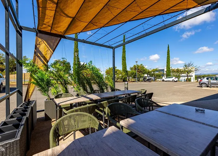 The Originals City, Pont Rouge