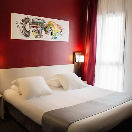 Pont Rouge , Otel
