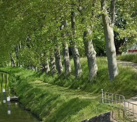 Pont Rouge , ホテル カルカソンヌ