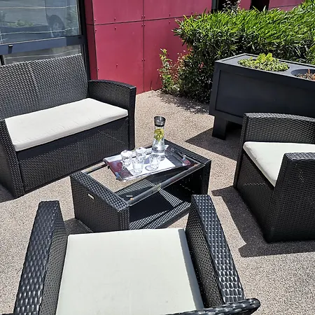 Otel Pont Rouge ,