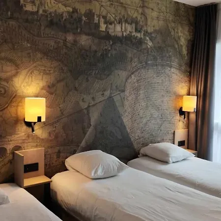Pont Rouge , Otel
